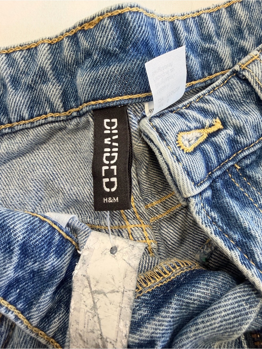 H&M Divided Light Wash Wide Leg Baggy Jeans Size 6 - Picture 9 of 10